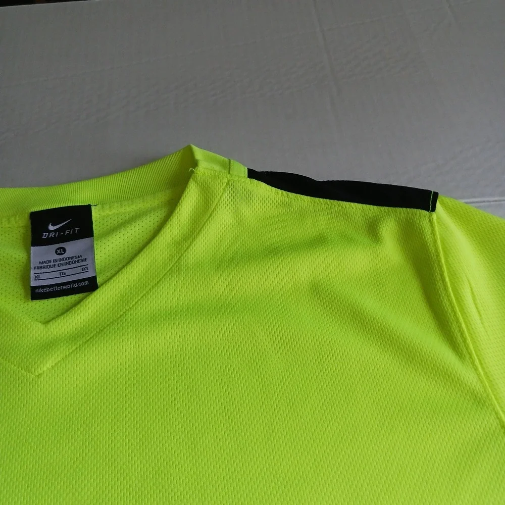 Nike neon dri